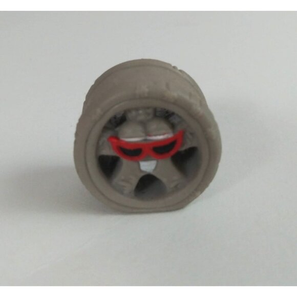 Moose Grossery Gang Series 3 Putrid Power Junk Yard Gray Rotten Rim Rare - Picture 1 of 6